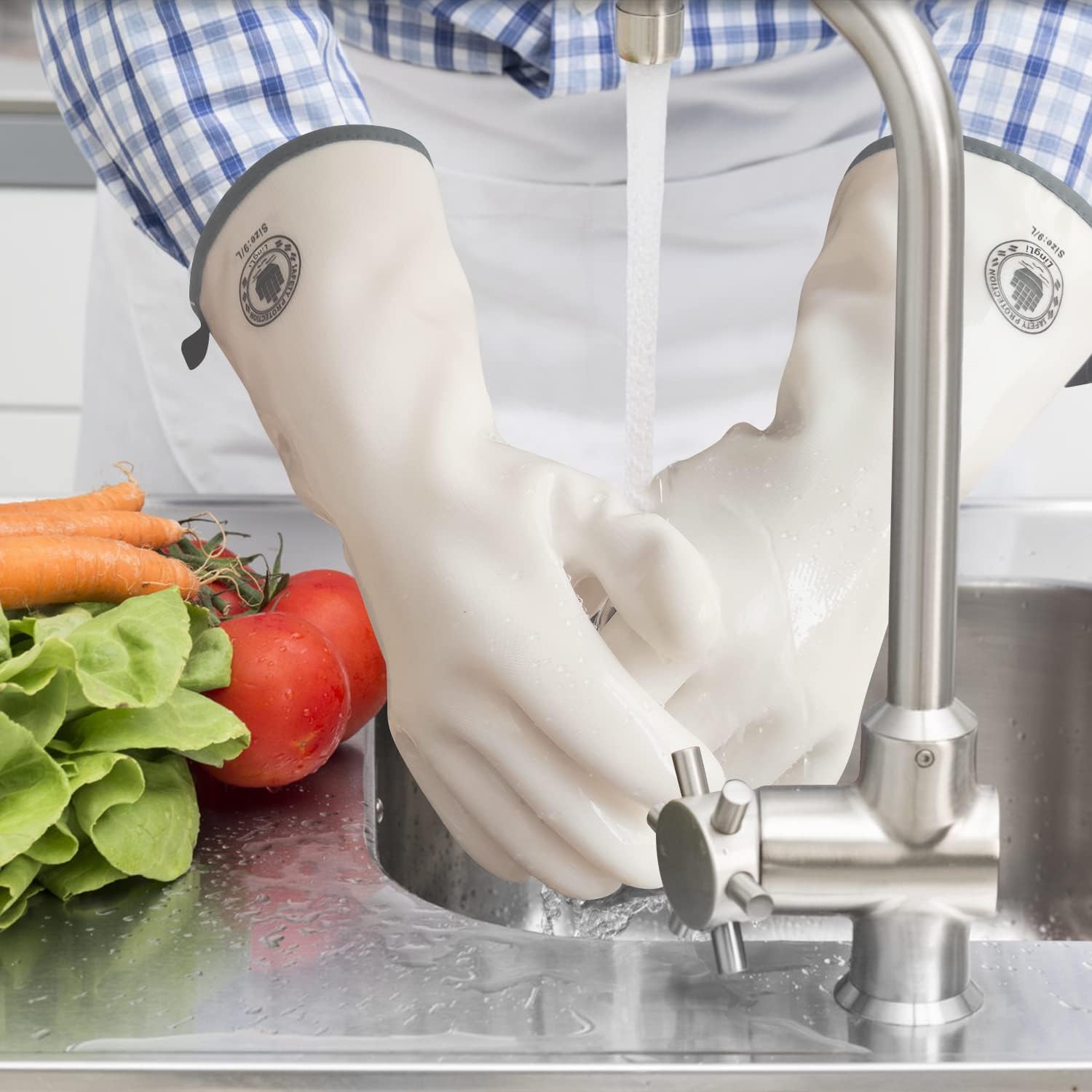 Lingli waterproof gloves demonstrate easy cleaning and stain resistance