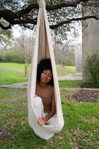 Saint Esen autism-friendly swing supports sensory integration activities safely.