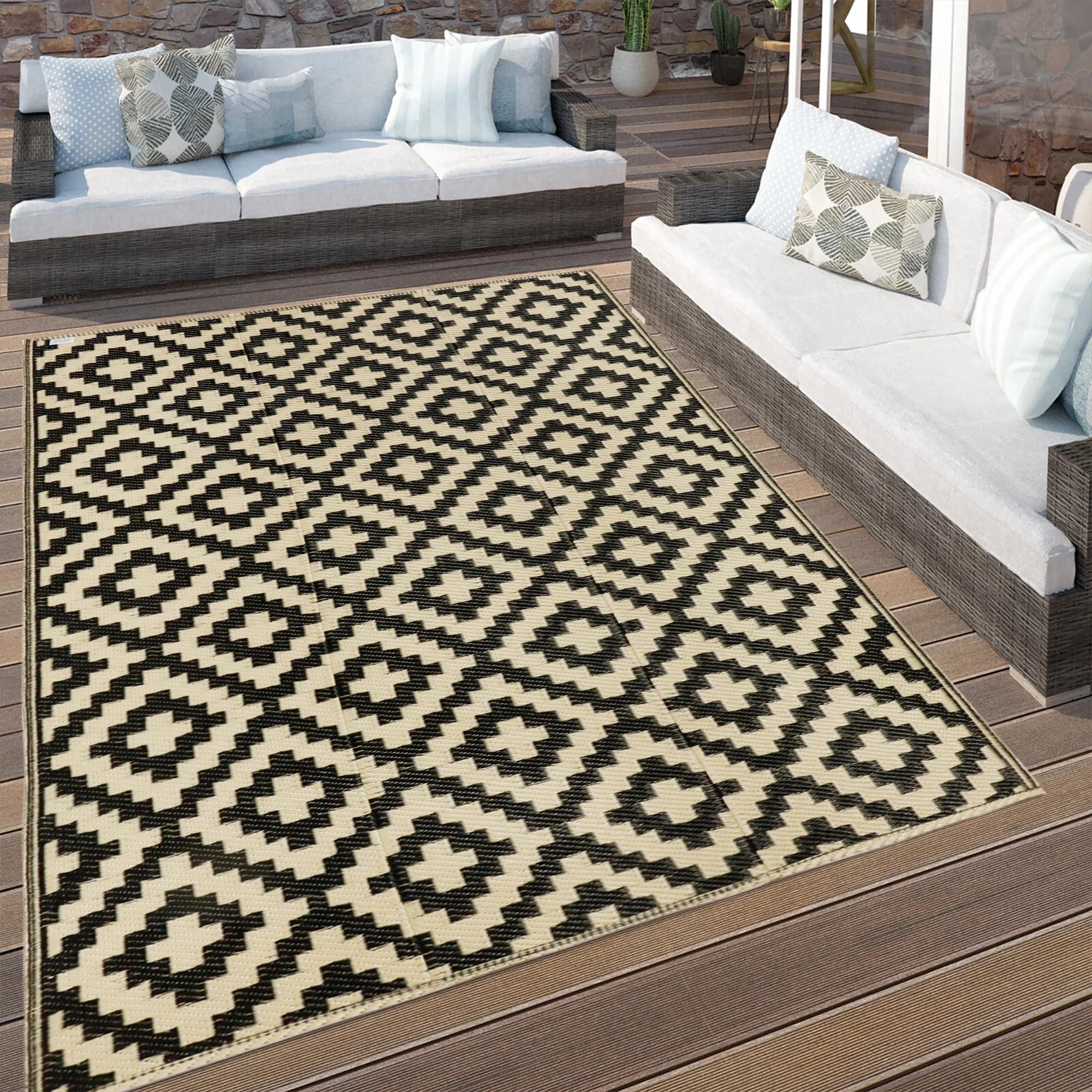 SAND MINE deck and garden rug adds durable style to outdoor areas