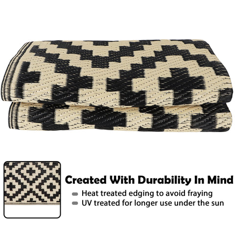 SAND MINE grass-friendly rug protects turf while defining outdoor dining areas.