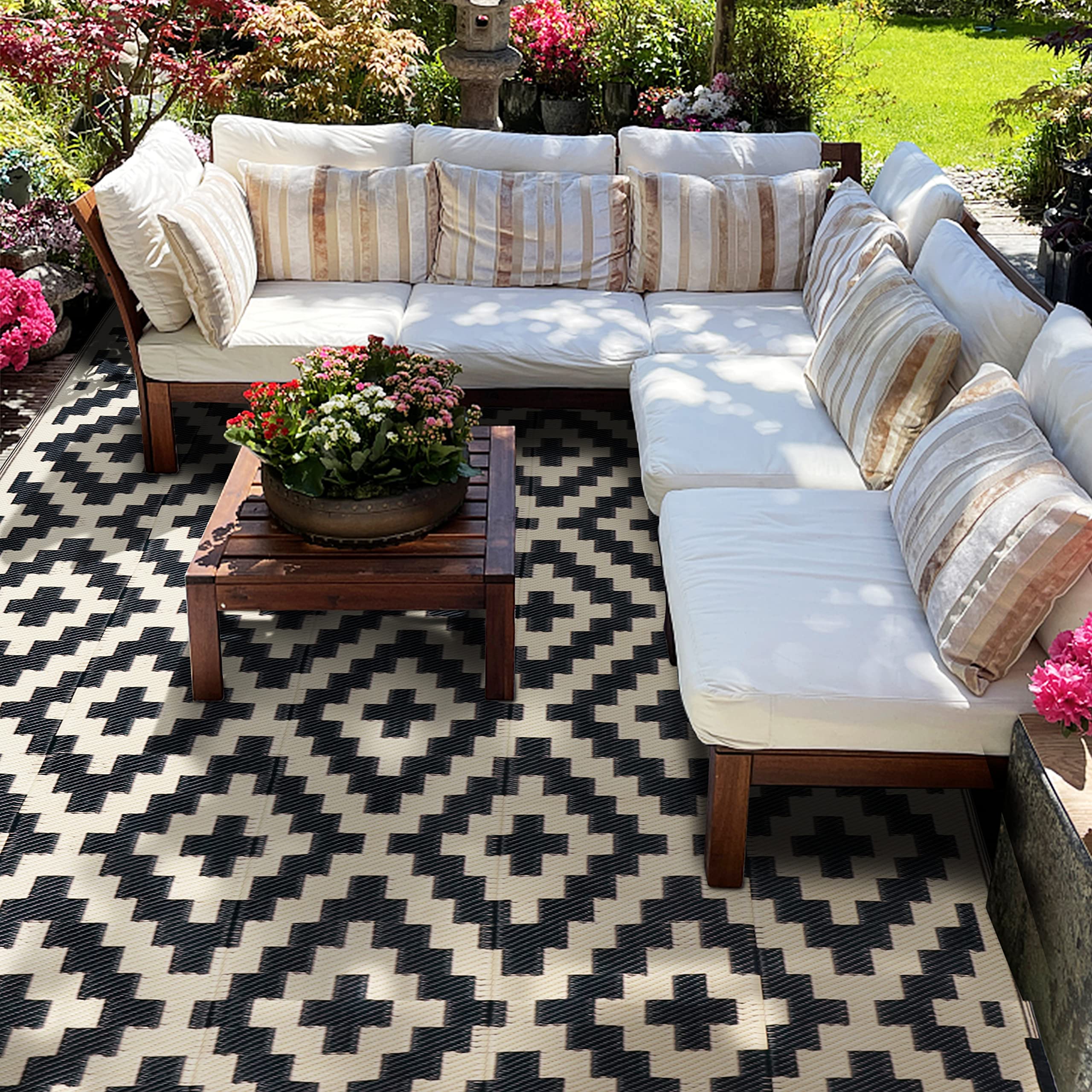SAND MINE large six-by-nine rug, suitable for patios and picnics.