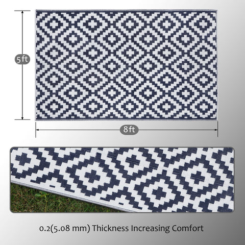 SAND MINE outdoor rug with plastic straw design, blue and white finish