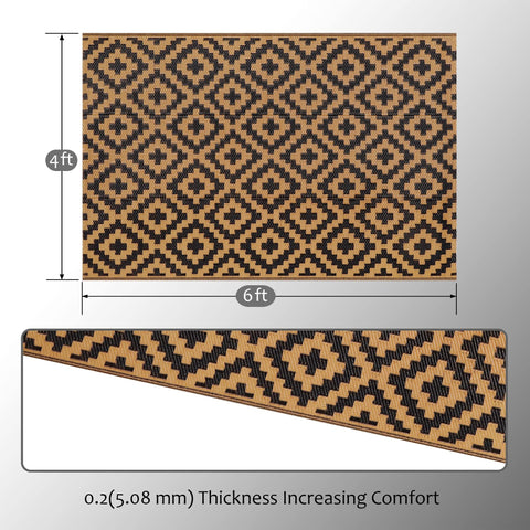 Sand MINE plastic straw outdoor rug reversible design showing two tones.