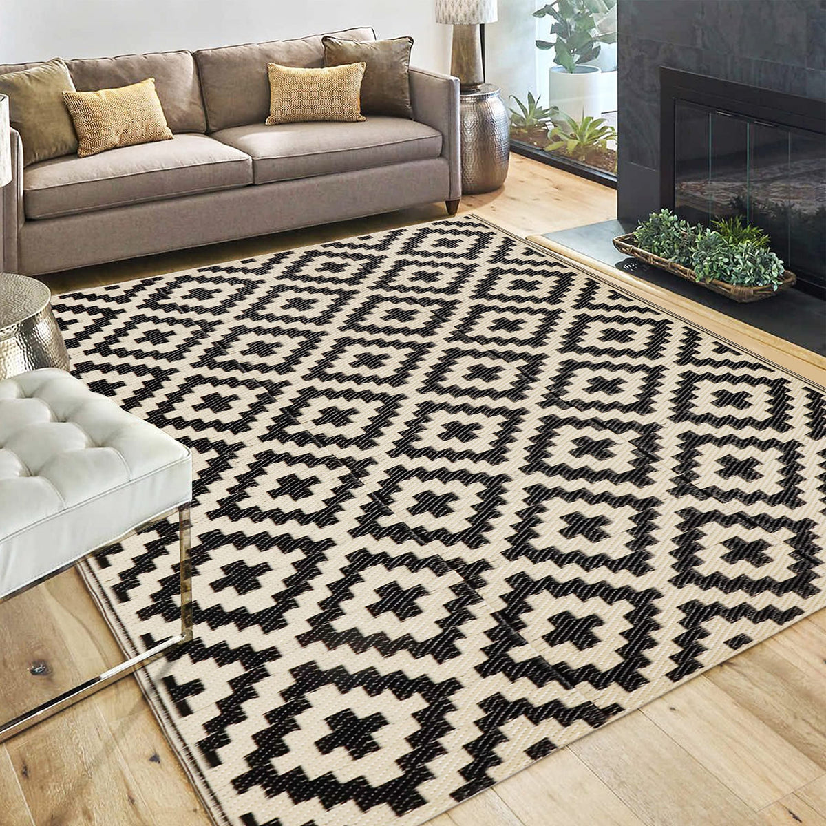 SAND MINE reversible lattice mat, front view, ideal for stylish outdoor patios.