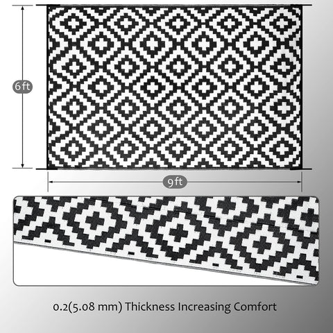 SAND MINE reversible outdoor mat for patio with bold black and white lattice