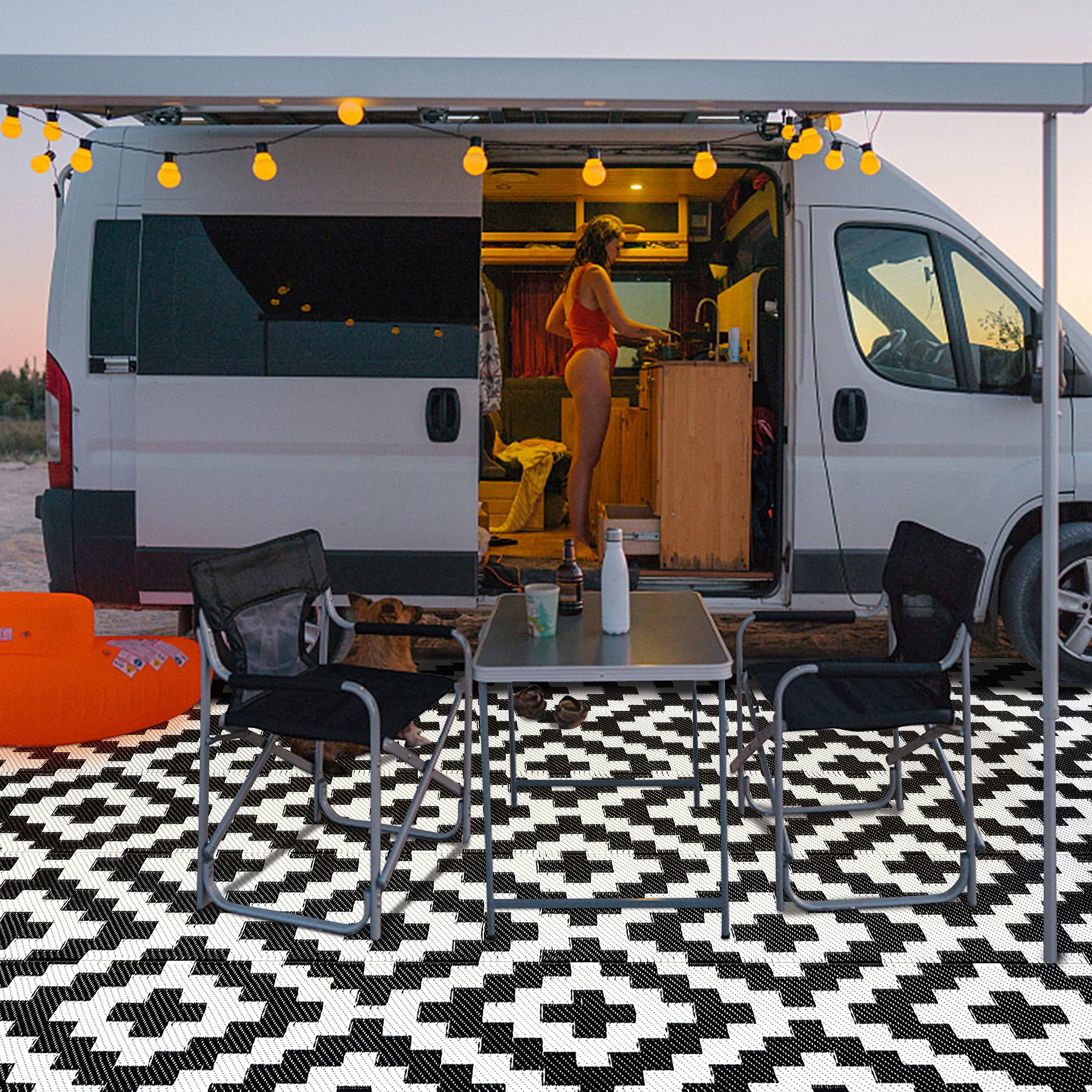 SAND MINE UV-stabilized rug preserves color on sunlit patios