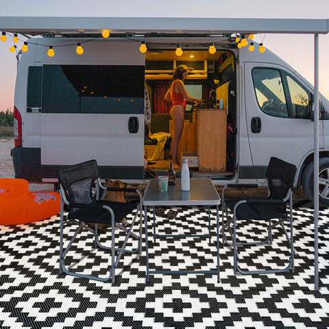 SAND MINE UV-stabilized rug preserves color on sunlit patios