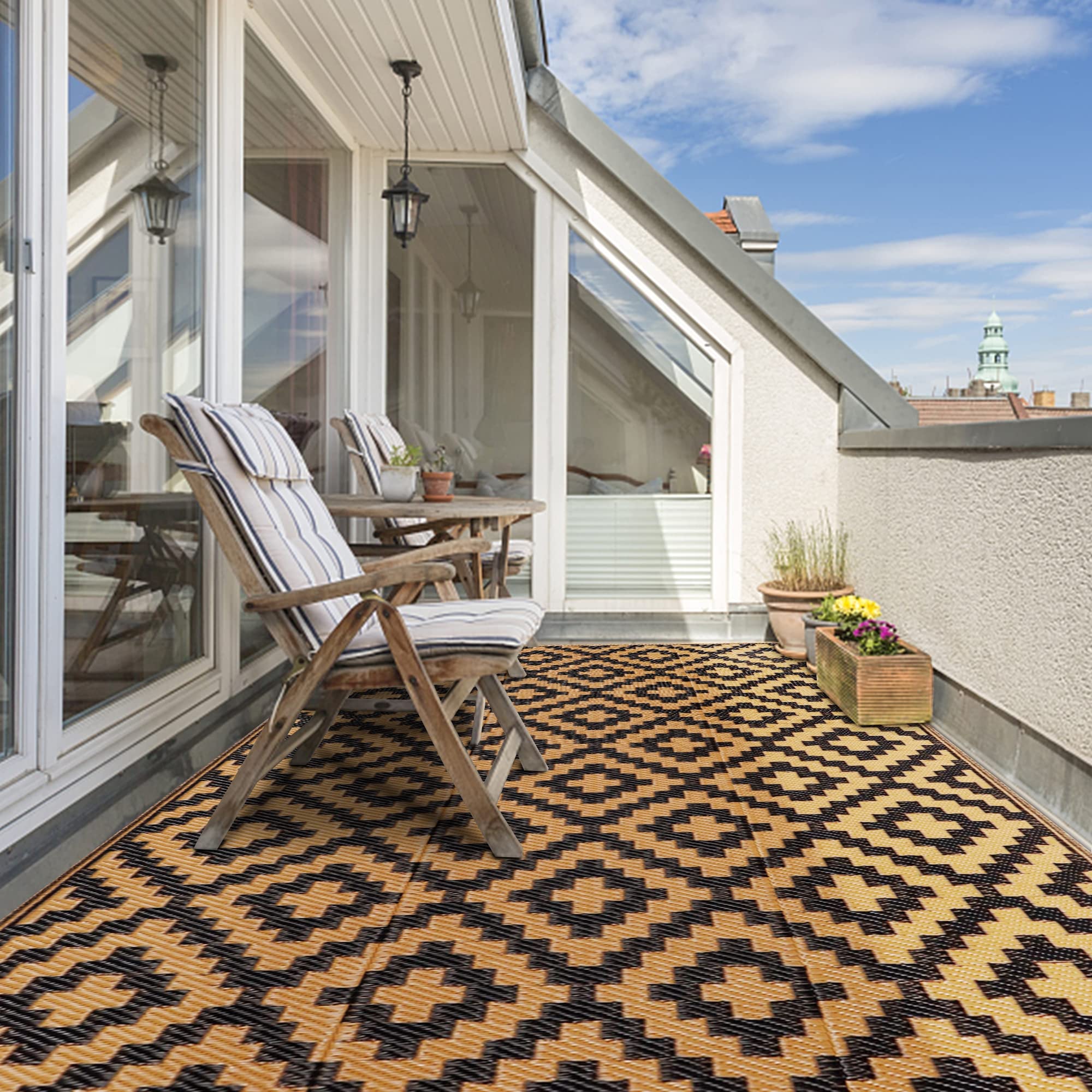 Sand MINE waterproof outdoor rug in black-brown lattice for patios and decks.