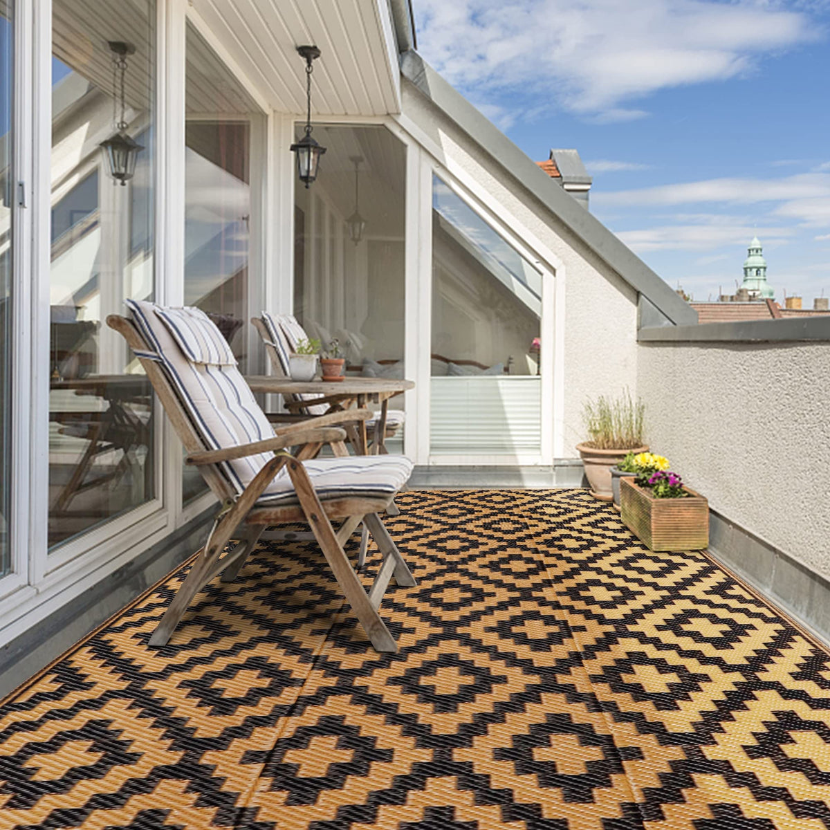 Sand MINE waterproof outdoor rug in black-brown lattice for patios and decks.