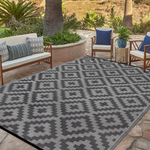 SAND MINE waterproof outdoor rug in black grey lattice for patios and decks