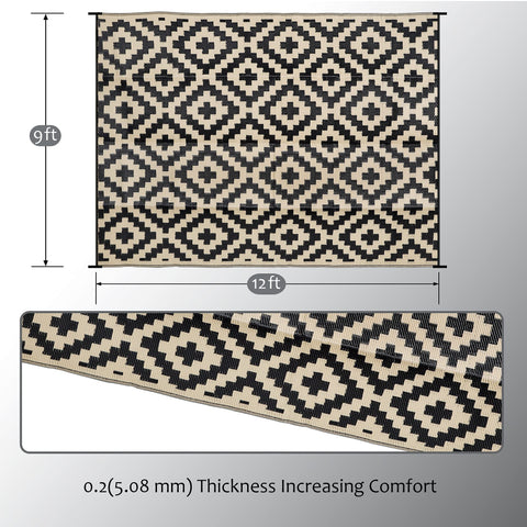 SAND MINE outdoor rug made from virgin polypropylene, offering durability and grass-friendly use