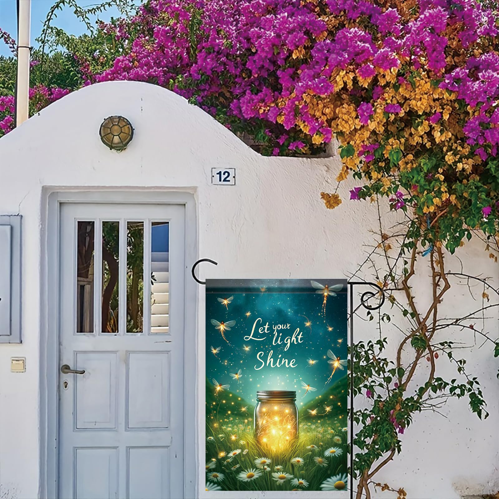 Saoplasa night-sky daisies flag adds dreamy garden atmosphere.