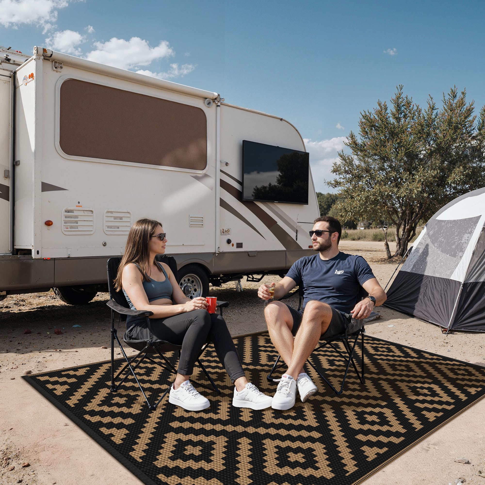 Sarben outdoor rug is waterproof and easy to clean after outdoor dining.