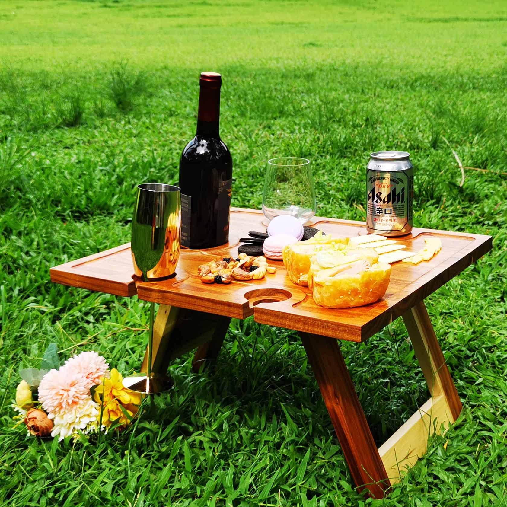 SASIDO surface keeps fruit and snacks from rolling off during use.