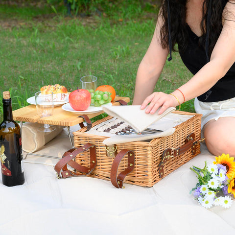 SatisInside full tableware set enables convenient outdoor dining for two.
