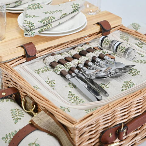 SatisInside Leaf picnic kit includes a canvas shoulder strap for transport.