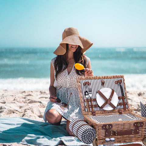 SatisInside picnic blanket included provides comfortable seating