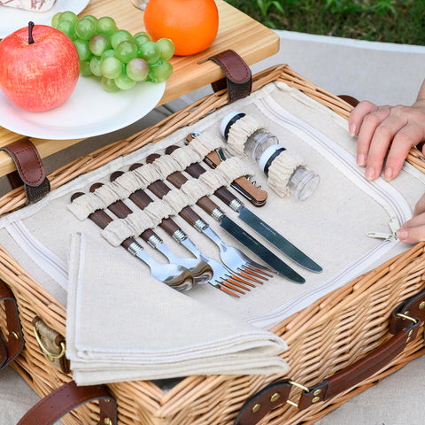 SatisInside wine bag protects bottles during transport for outdoor moments.
