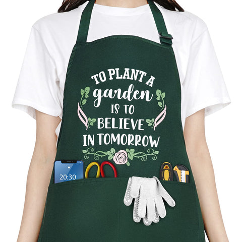 Saukore funny garden apron for women keeps clothes clean while gardening.