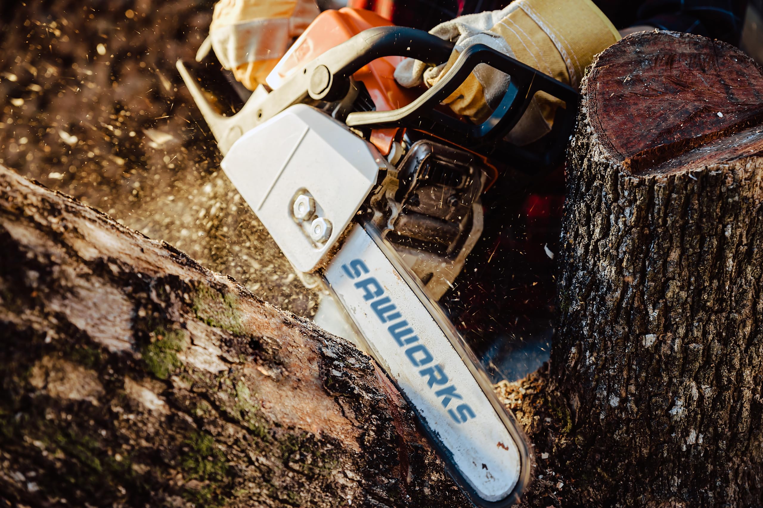 SawWorks chrome-coated outer layer reduces wear and extends chain life.