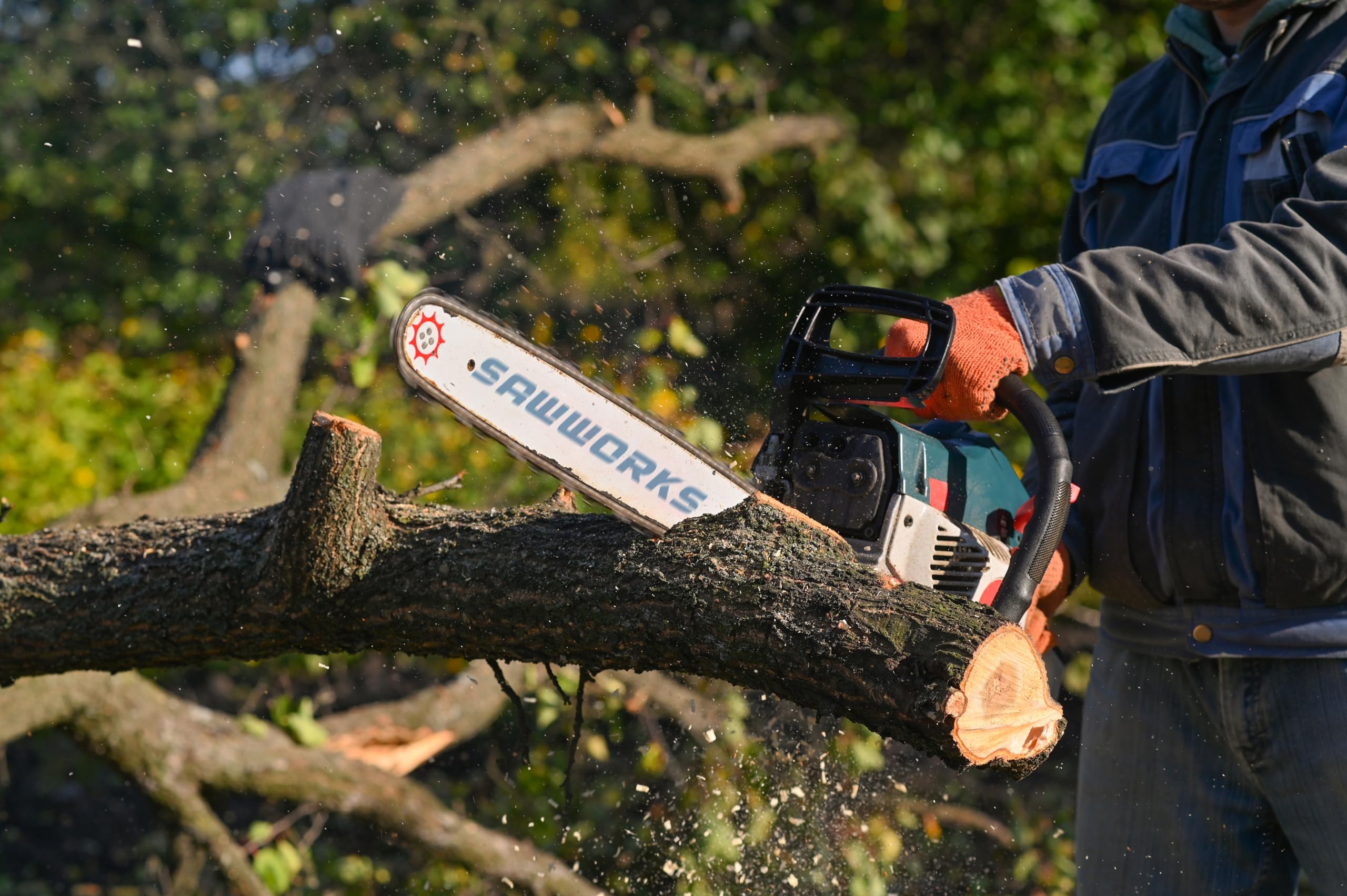 SawWorks low vibration design minimizes user fatigue during extended use.