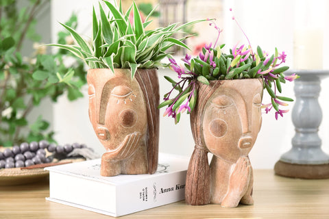 Saysmile planter's rustic design complements modern and traditional decors.