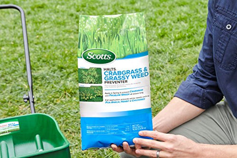 Winter weed prevention with Scotts Halts and a lush lawn in fall.