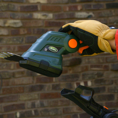 Scotts LSS10272PS telescopic handle enables upright trimming