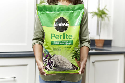Scotts Miracle-Gro Perlite supports bulb and root crop storage with dry insulation
