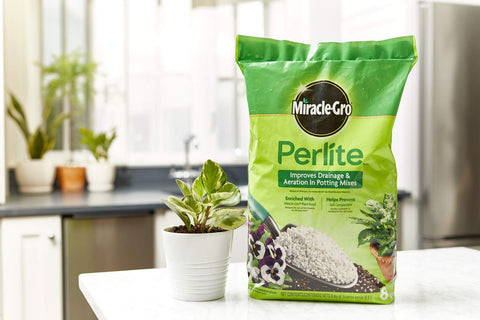 Scotts Miracle-Gro Perlite close-up shows enriched formula for container use.