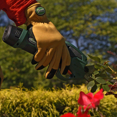 Scotts PR17215S pruner features dual-pull safety trigger for controlled cuts.