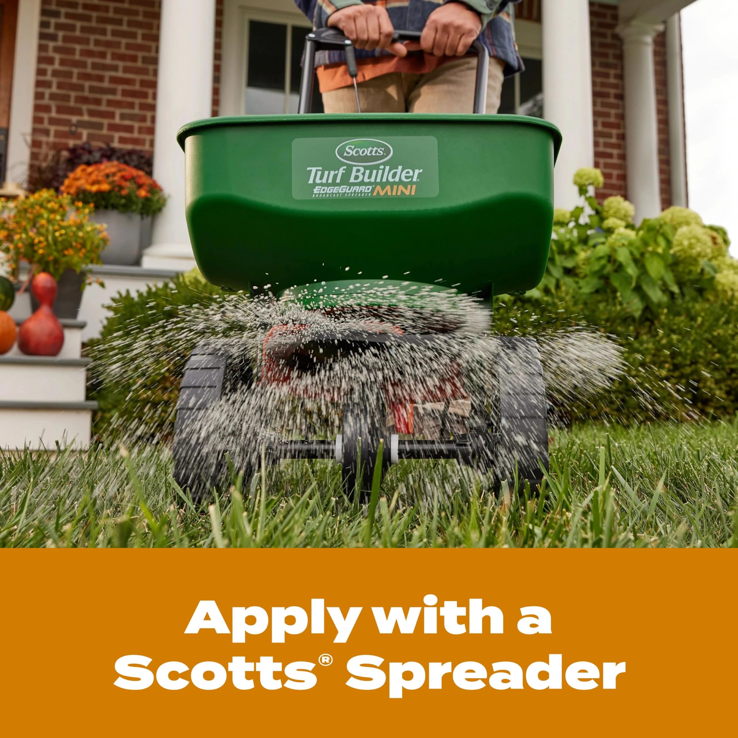 Weed control visuals with Scotts WinterGuard Fall Weed & Feed3 on turf.