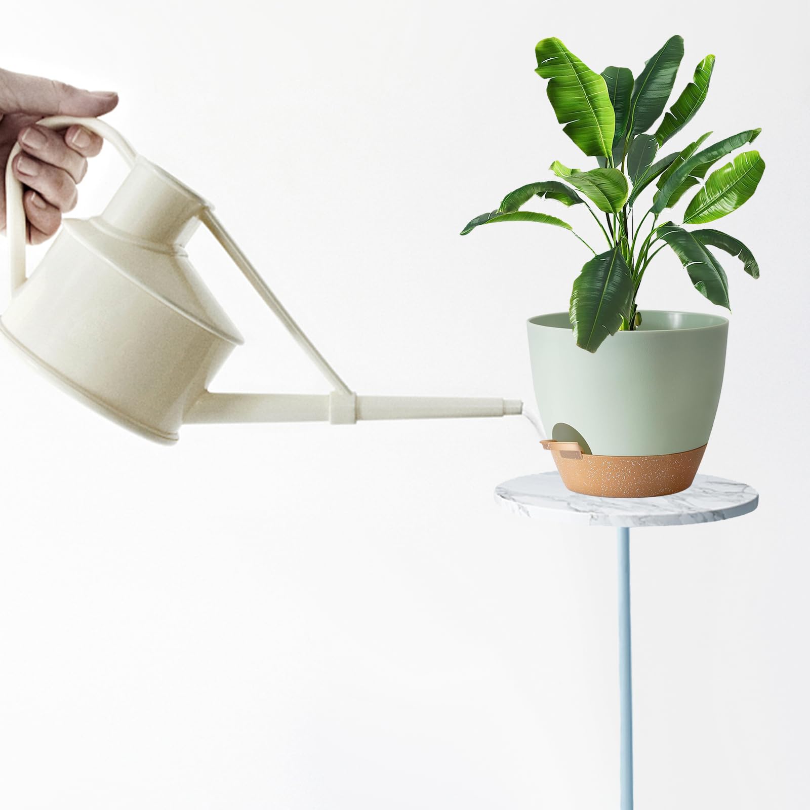SE SUN-E recyclable polypropylene construction keeps planters lightweight.