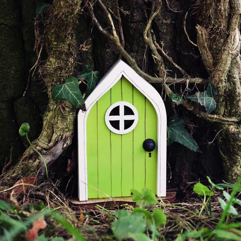 Secfanya GDDFZ hollow window ornament brings dimensional charm to doors.