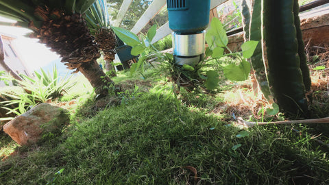 Seesii compact design easy to maneuver in tight garden beds.