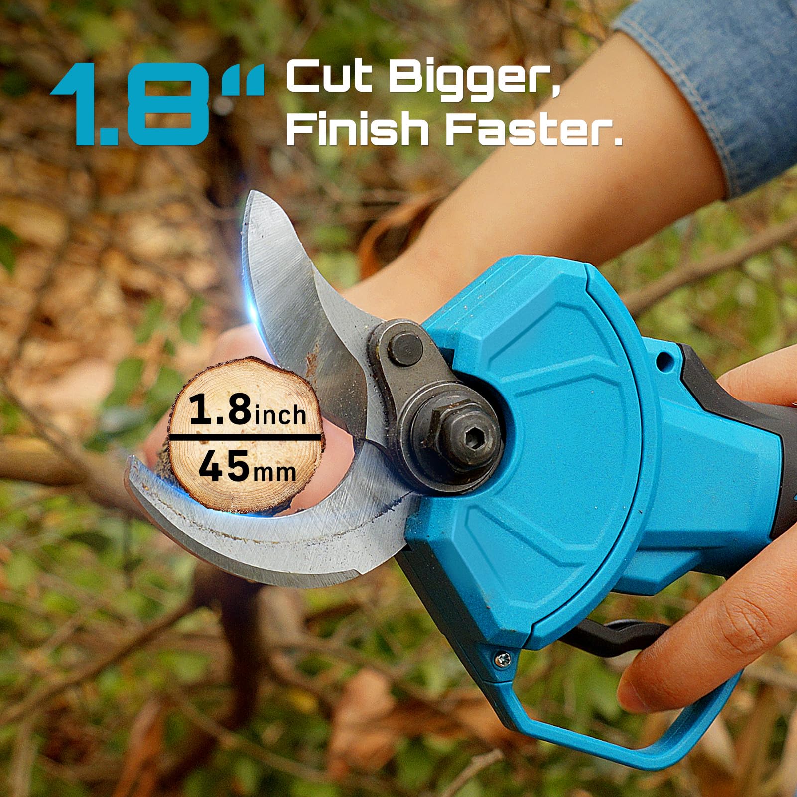 SEESII rotating head at 0–180 degrees enables comfortable pruning from ground.