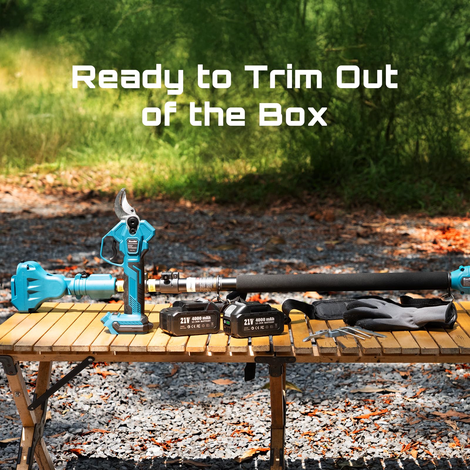 SEESII storage case keeps pruner and accessories organized.