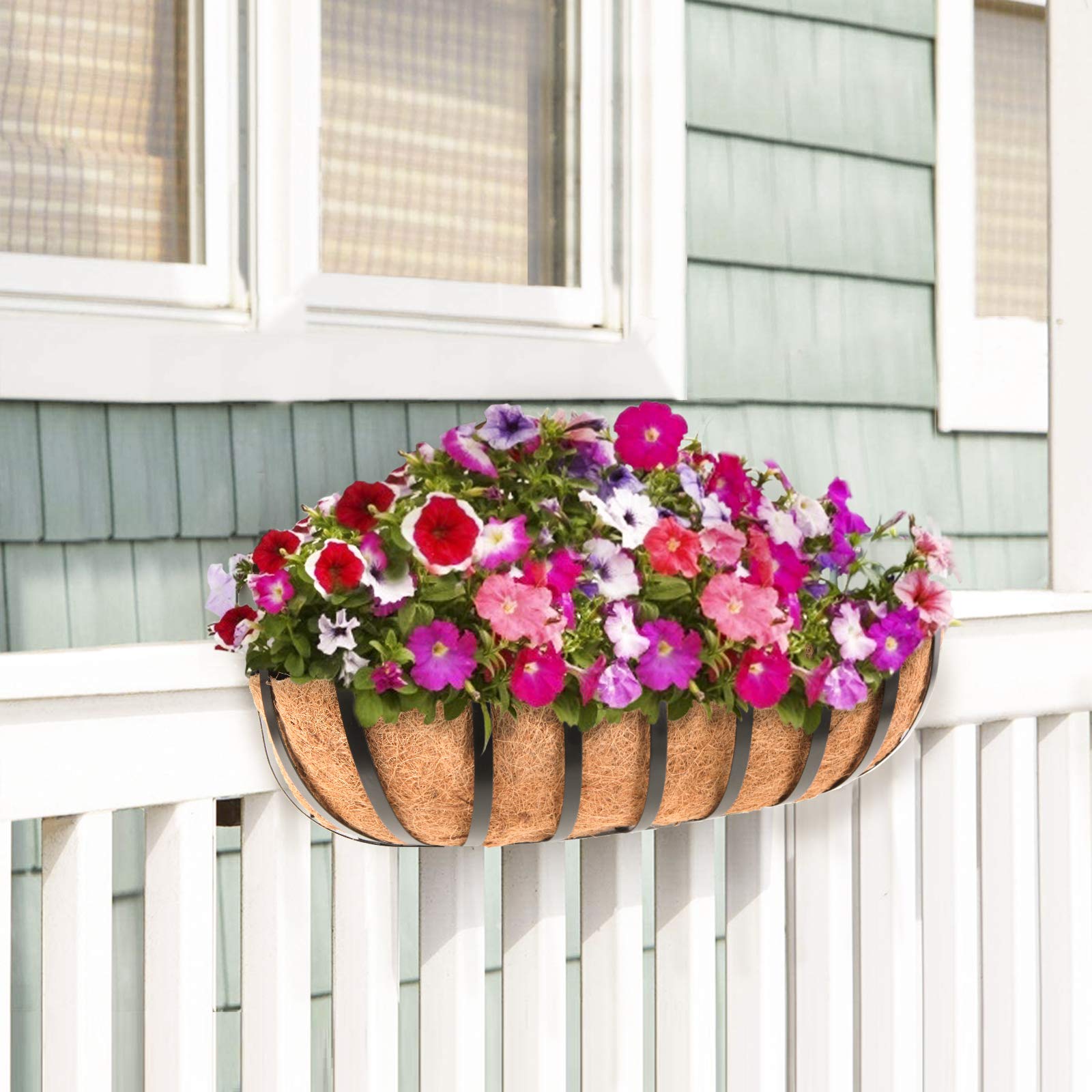 Sekcen wide loading capacity allows lush arrangements along rails.