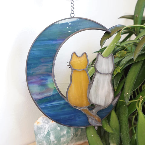 SENSORY4U Stained glass cat decor with moon inspires cozy artistic vibes.
