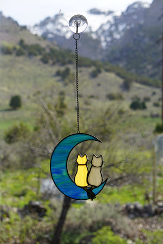 SENSORY4U Indoor/outdoor suncatcher; easy installation with chain and hook.