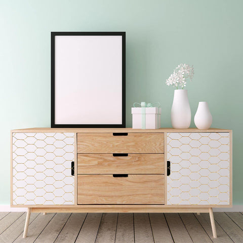 Shappy photo wall idea with gold mesh for wall art
