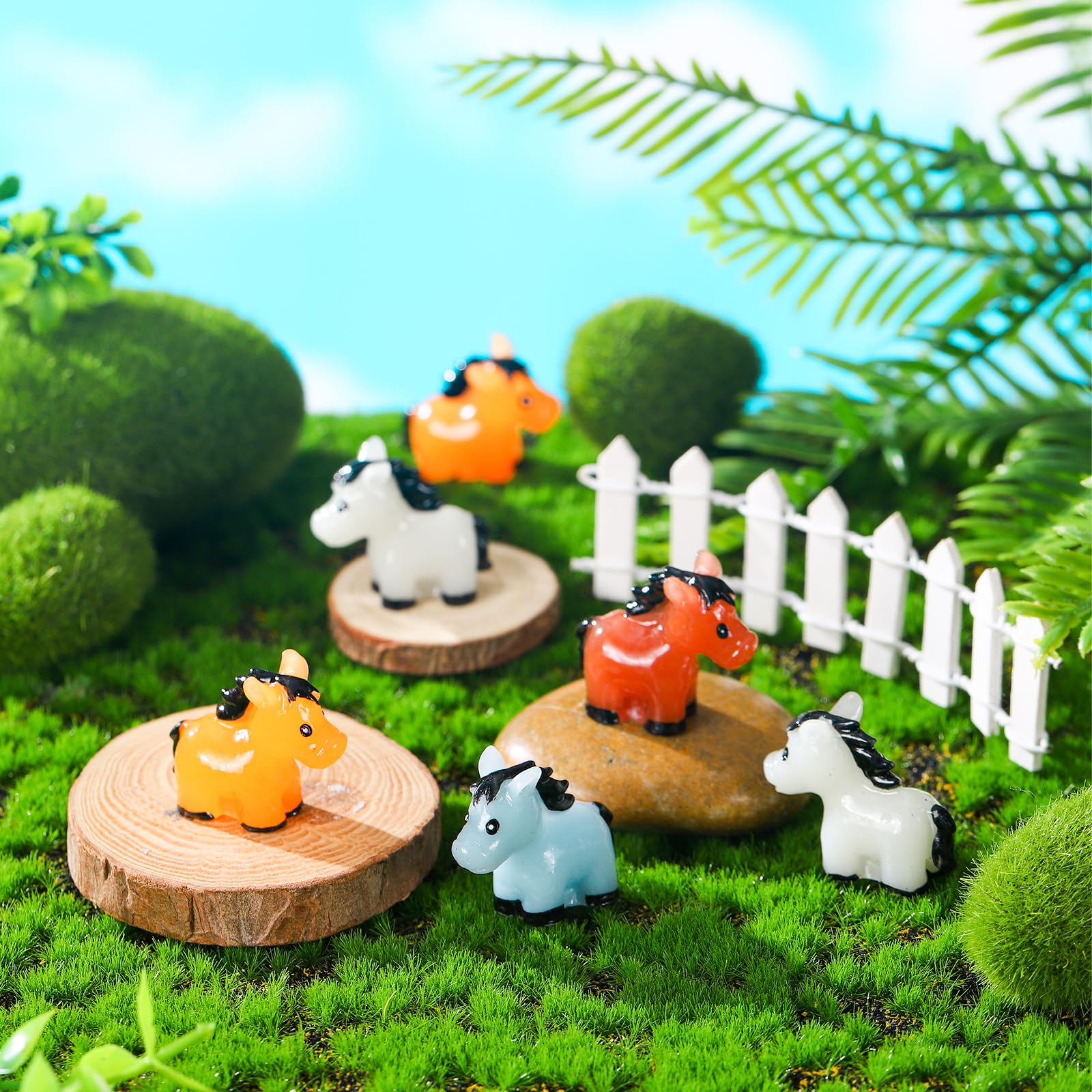 Shappy resin horse figures garden decor that shines after daylight for ambience