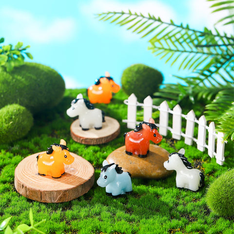 Shappy resin horse figures garden decor that shines after daylight for ambience