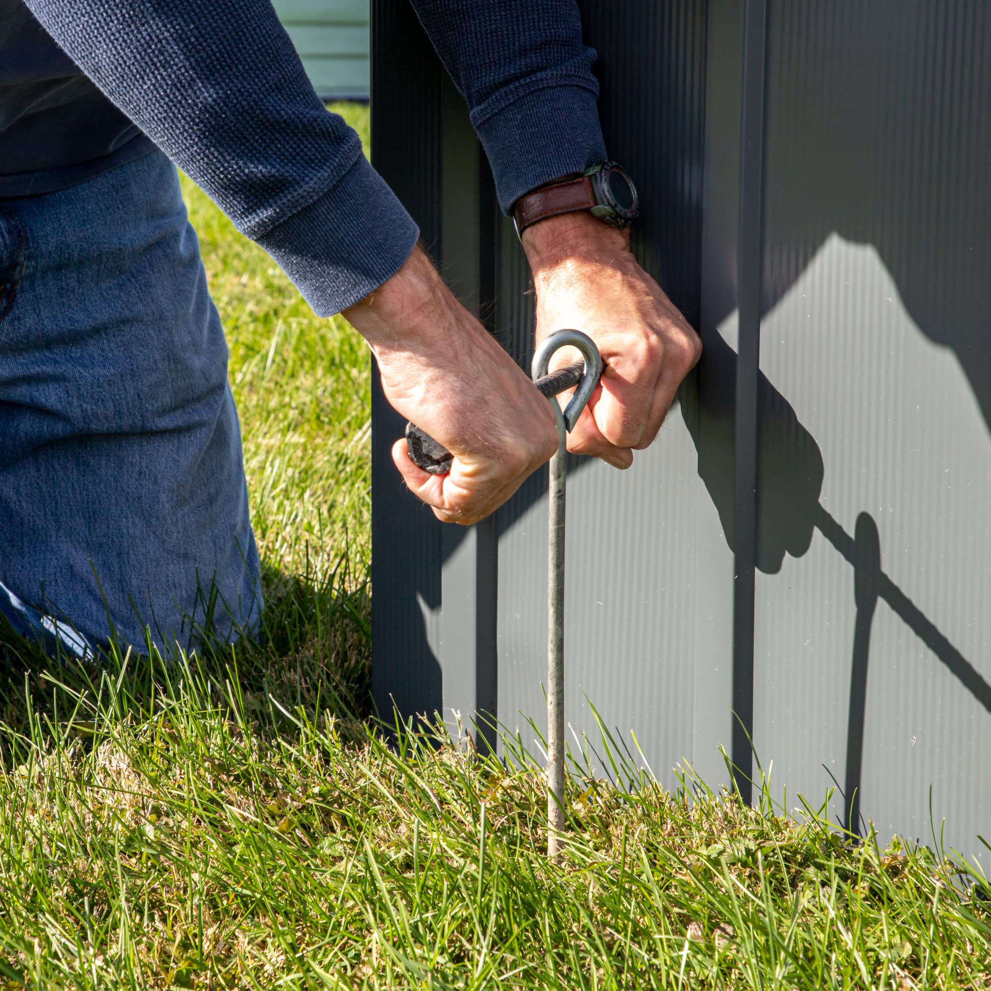 Heavy-duty powder-coated steel augers resist rust for repeated outdoor use