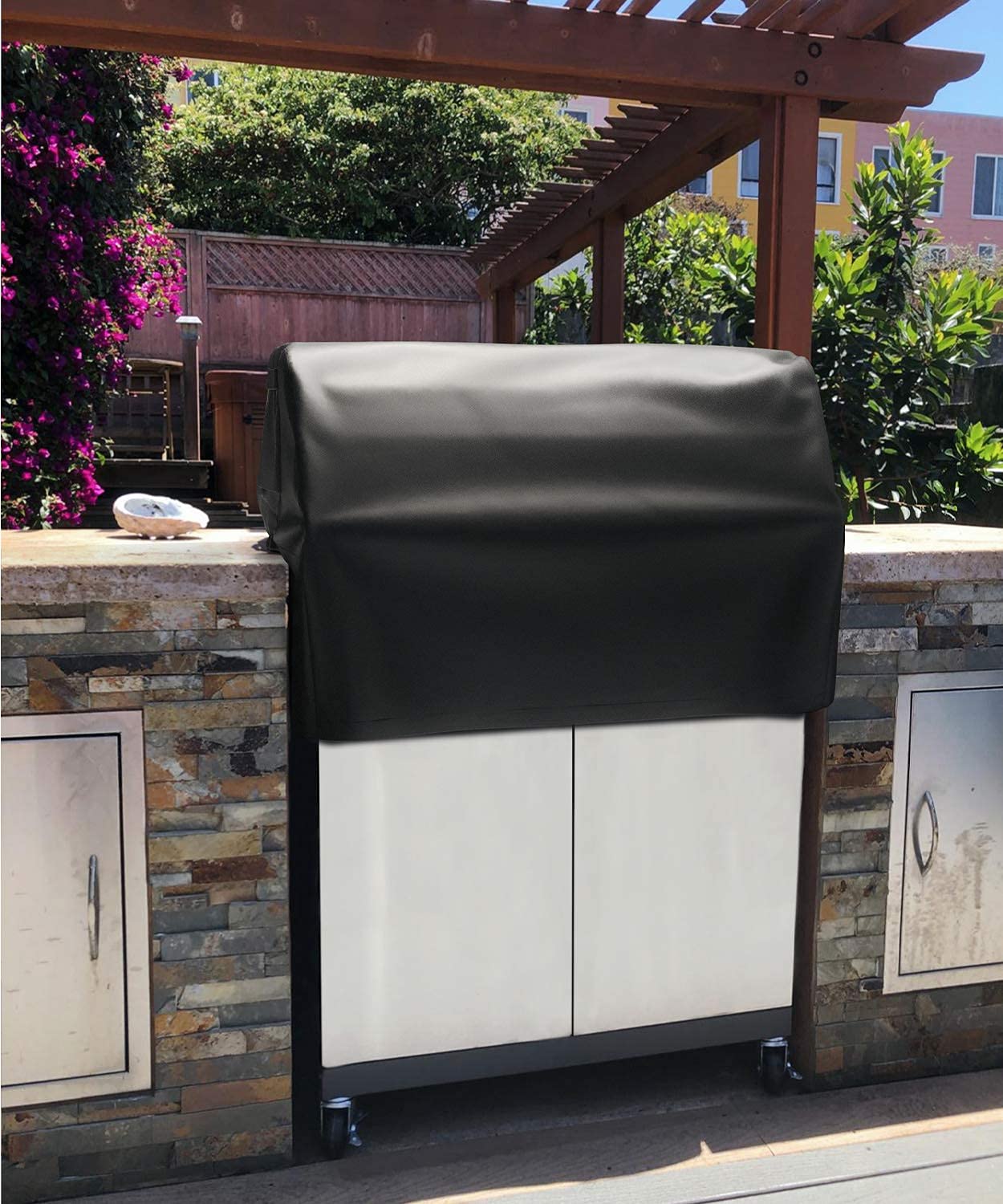Shinestar waterproof cover keeps grills dry during rain and showers.