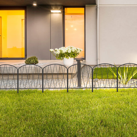 Shinoske 24-pack fence simplifies extending borders to cover long perimeters.