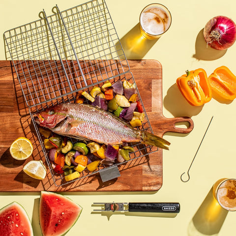 SHIZZO long-handled basket enables safe flipping and less mess.