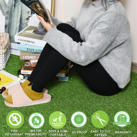 SHNOSU artificial grass rug balcony setup adds vibrant green space and quick drainage.