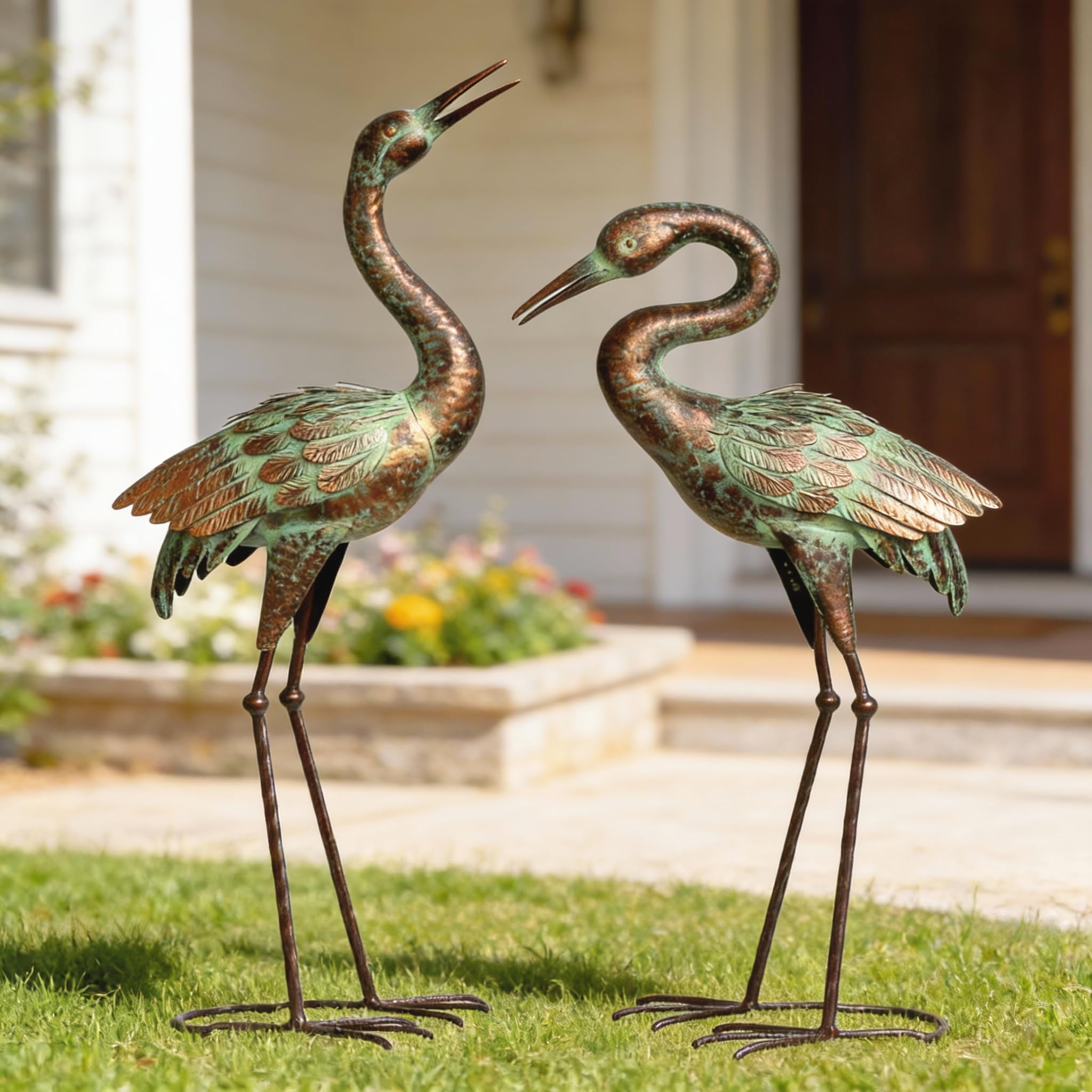 Shorayn garden crane statue in hedge displays elegant antique look