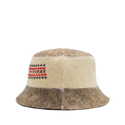 SHSH wool sauna hat side embroidery highlighting Vyshyvanka pattern and cultural flair.